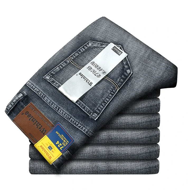 Detailaufnahme: Hochwertige, robuste Herrenjeans in Schwarz. Strapazierfähige Qualität für langanhaltenden Komfort.
