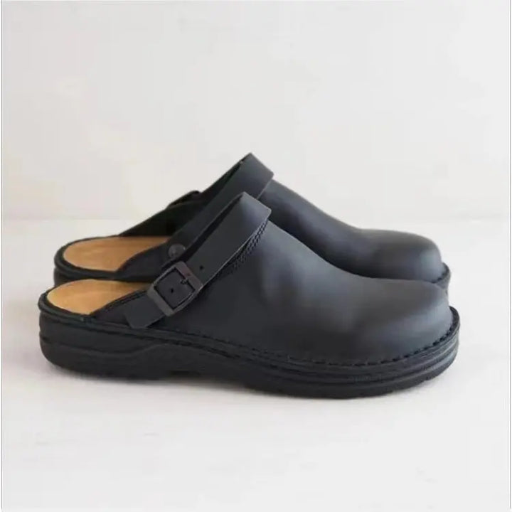 Lässige Herren Slip-On Sandalen für Strand & Freizeit. Bequeme Urlaubsschuhe mit geschlossener Zehe für den Sommer.