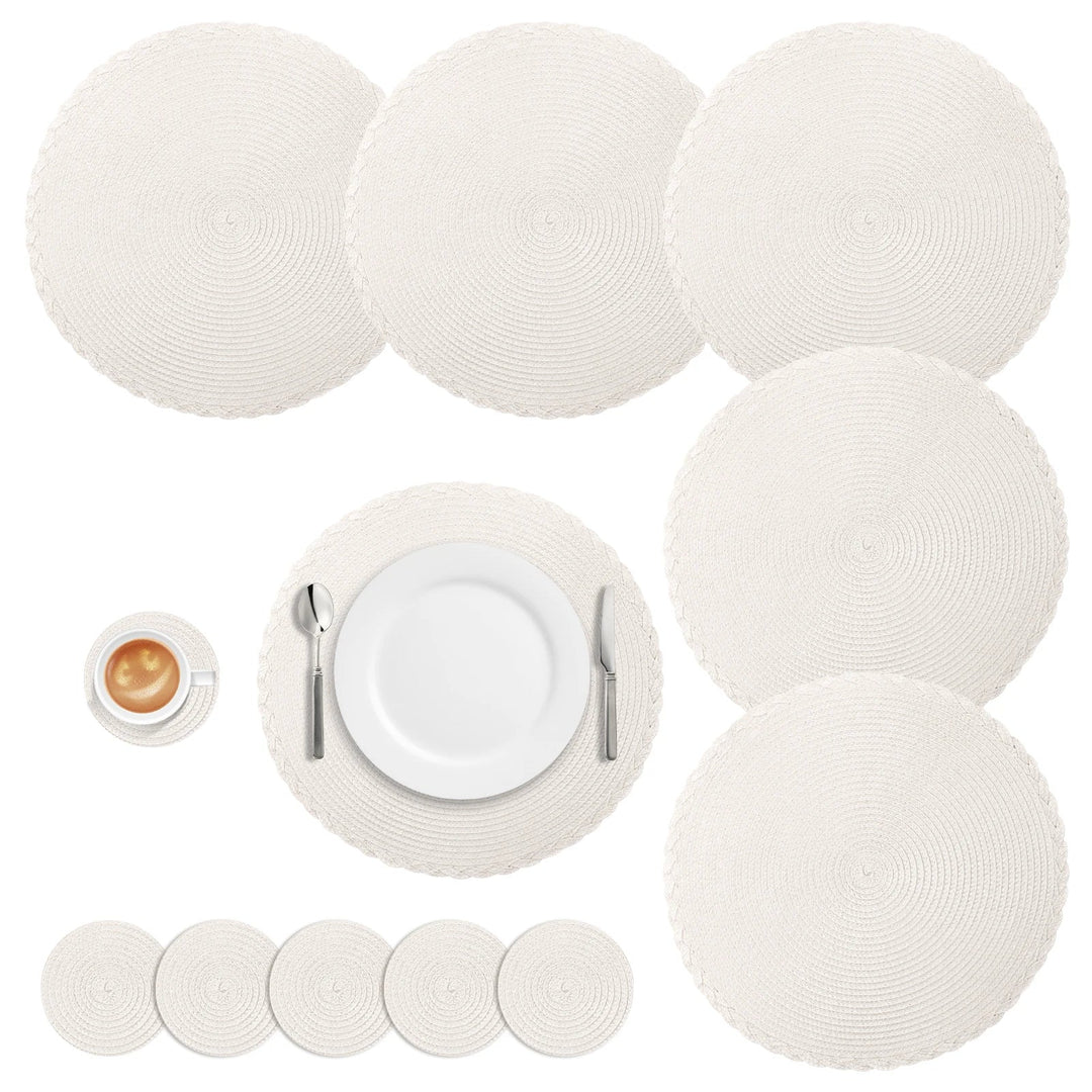 Set aus geflochtenen, runden Tischsets für einheitliche Tischdekoration in Küche & Esszimmer. Hitzebeständig & robust.
