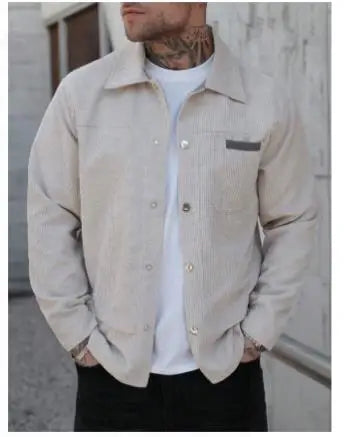 Moderne Herren Freizeitjacke mit stilvoller Knopfleiste. Perfekt als Casual Herbst- und Winterjacke.