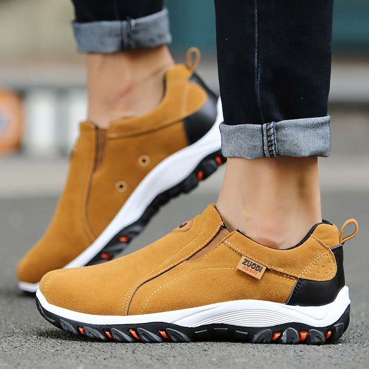 Stylische Herren Sportschuhe und Freizeitschuhe mit Profilsohle, perfekt für den Alltag und leichte Wanderungen.