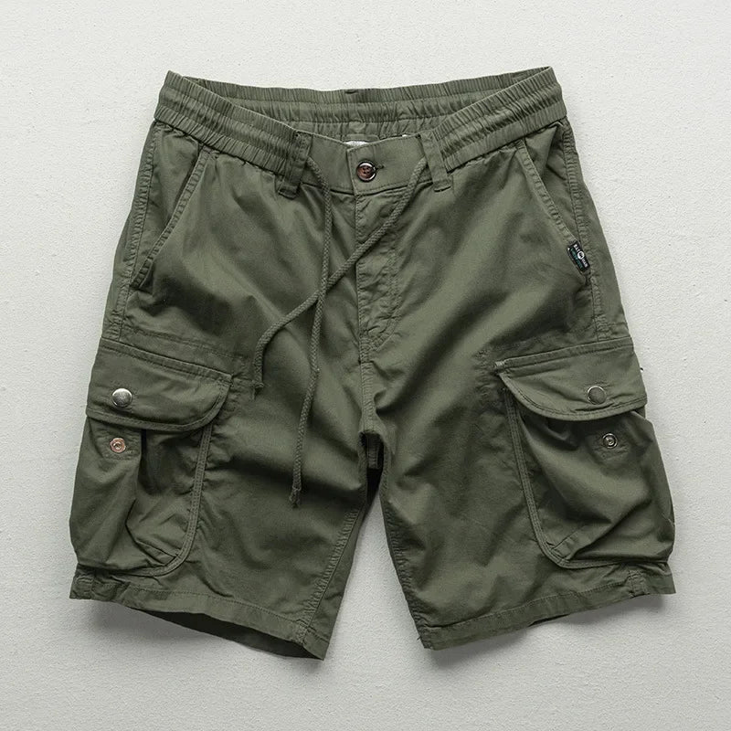 Vielseitige Herren Cargoshorts für Alltag & Outdoor. Kurze Hose mit Kordelzug und praktischen Seitentaschen.