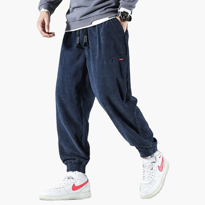 Modische Herren Streetwear Lifestyle-Hose in Dunkelgrau mit elastischem Bund und Saum für urbanen Freizeit-Komfort.