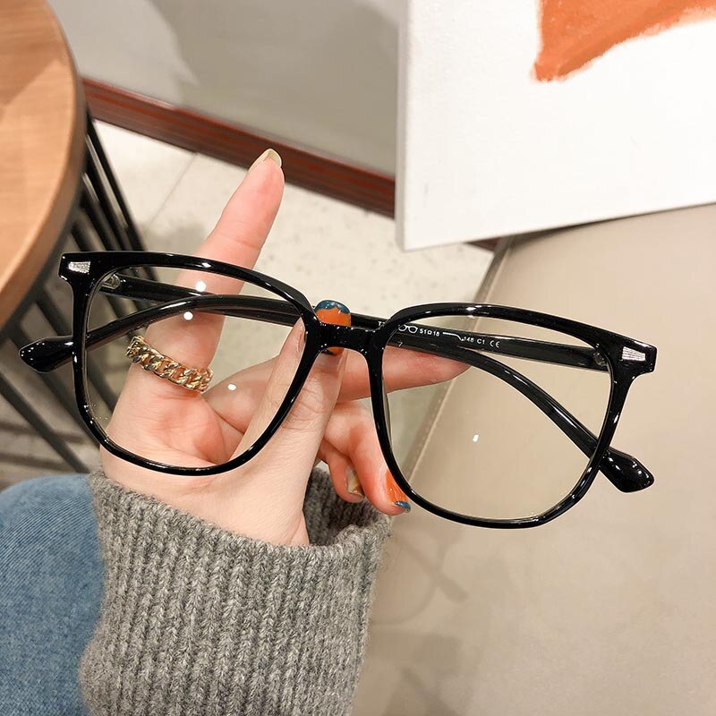 Alltagsbrille unisex, kurzsichtig, mit Blaulichtfilter. Stilvolles Design für optimalen Schutz.