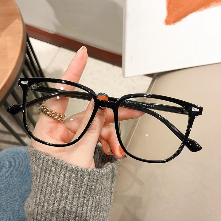 Alltagsbrille unisex, kurzsichtig, mit Blaulichtfilter. Stilvolles Design für optimalen Schutz.