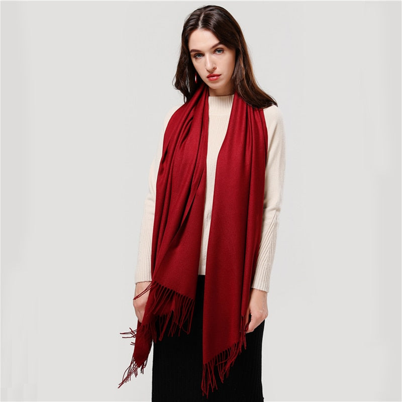 Elegantes Damen Halstuch, weiches Material, vielseitig tragbar als Damenschal.