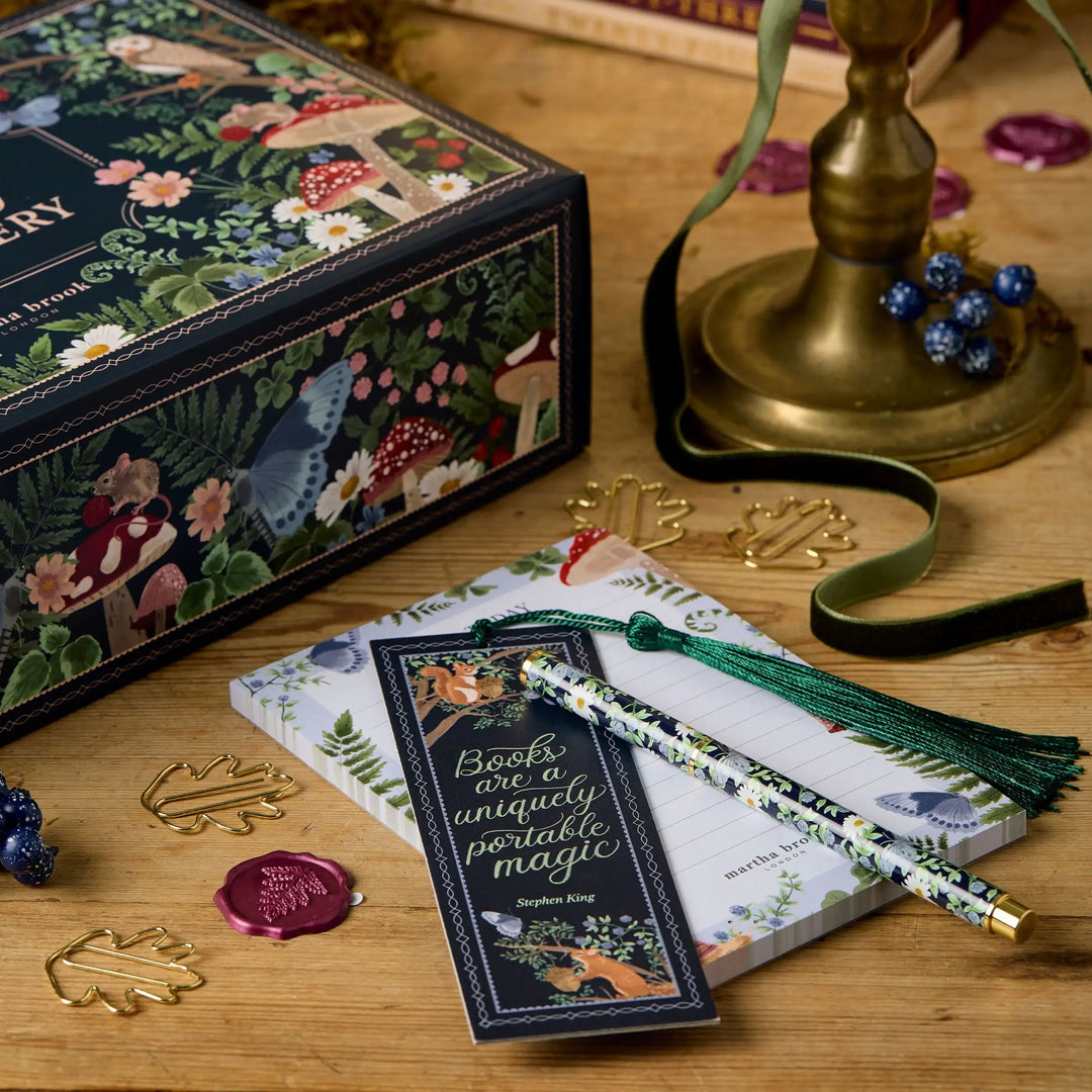 Festlicher CraftJoy Adventskalender, das perfekte kreative Weihnachtsgeschenk für Journaling-Fans.