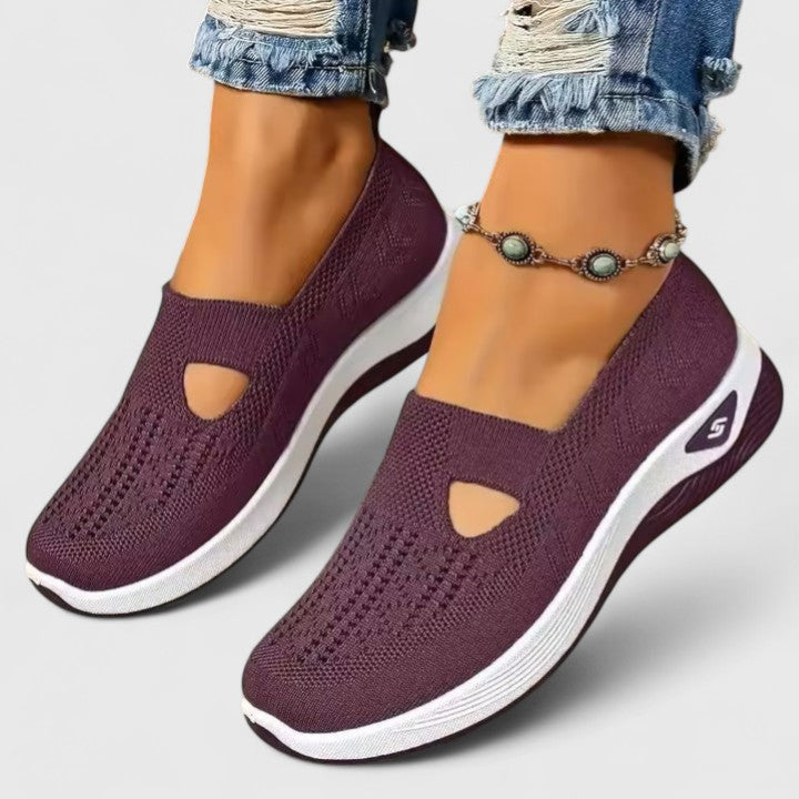 Damen Slip-On Mesh-Walking-Sneaker in Natur, perfekt für leichte Outdoor-Aktivitäten und bequemes Gehen.