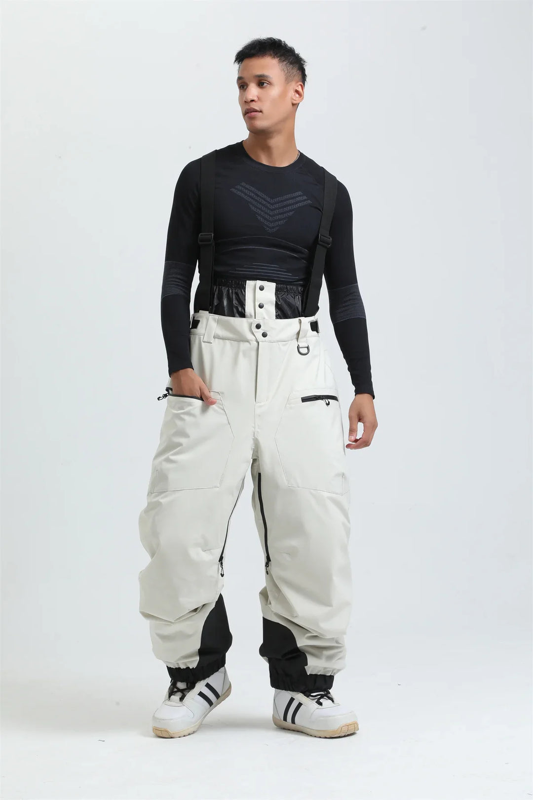Vielseitige Unisex Schneehose mit verstellbaren Hosenträgern, wasserdicht & wärmend bei Kälte.