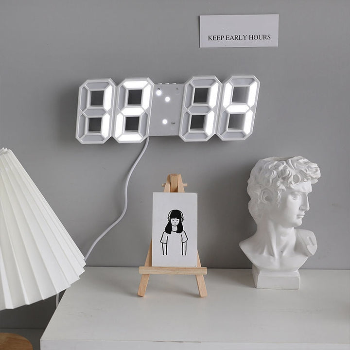 Elegante LED Wecker mit Nachtmodus, digitaler Zeitanzeige und einstellbarer Helligkeit für Schlafzimmer.