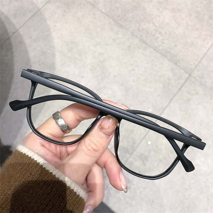 Robuste Unisex Sehhilfe für Kurzsichtigkeit, mit Blaulichtschutz für langanhaltenden Komfort.