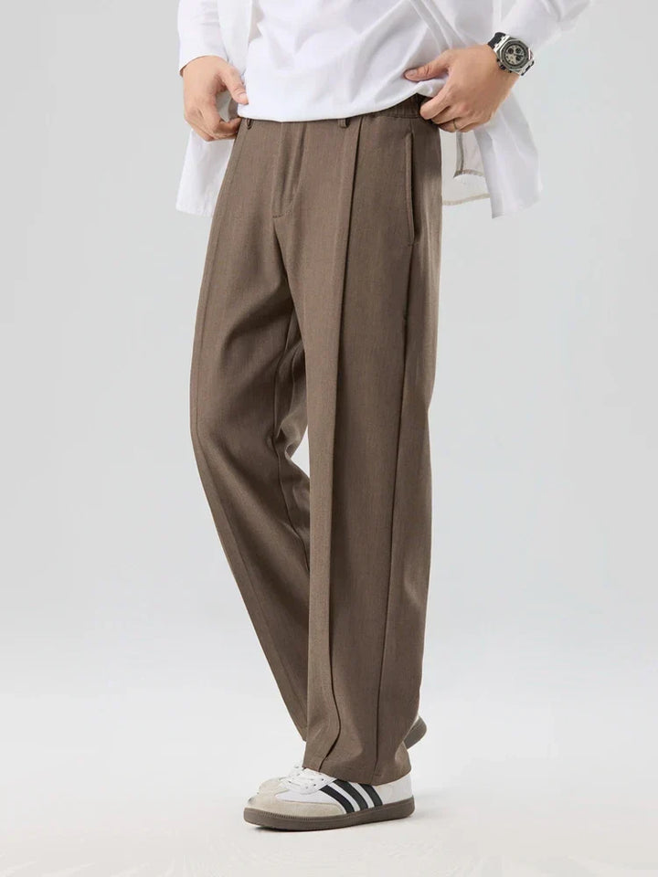 Elegante braune Herren Stoffhose mit geradem Bein, perfekt für Business & Freizeit. Bequem & klassisch.