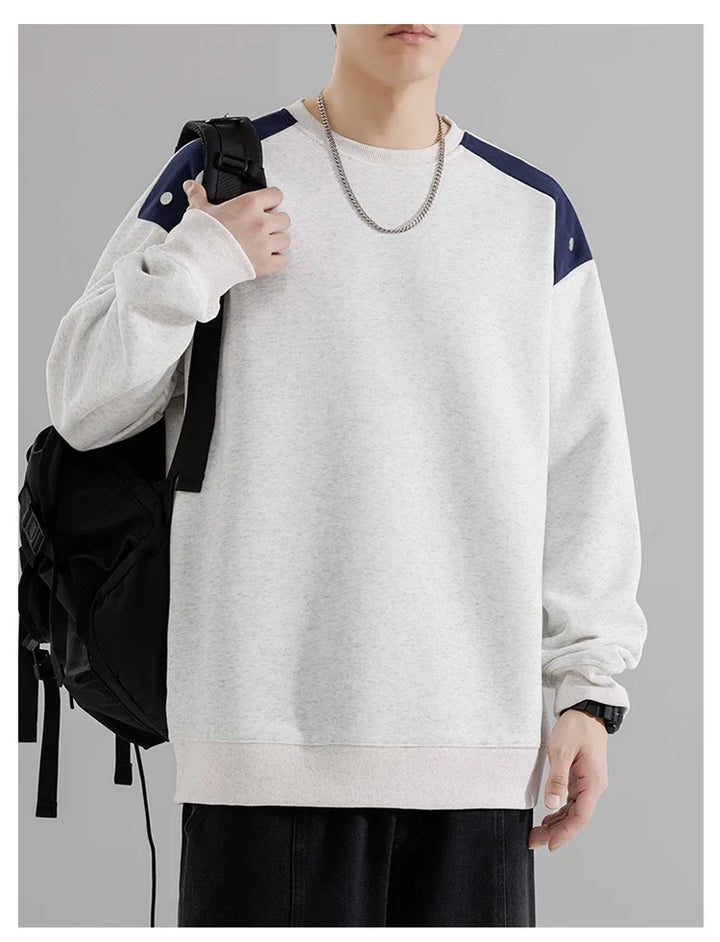Hochwertiges Herren Sweatshirt, lässig geschnitten mit dezenten Schulterdetails für jeden Tag.