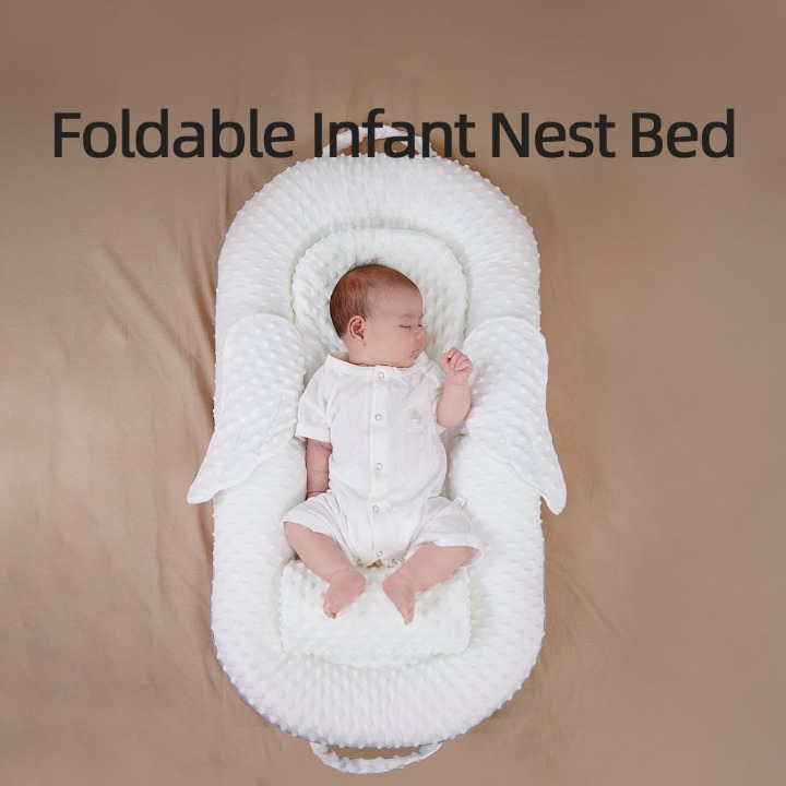 Tragbares Babynest, ergonomisch mit Rückenstütze. Bietet Neugeborenen Geborgenheit, ideal für Zuhause & unterwegs.