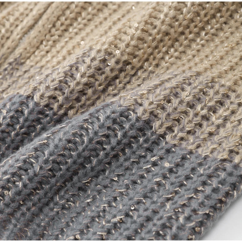 Modische Damenstrickjacke mit Glitzer, perfekt als warme Herbstmode für den Alltag.