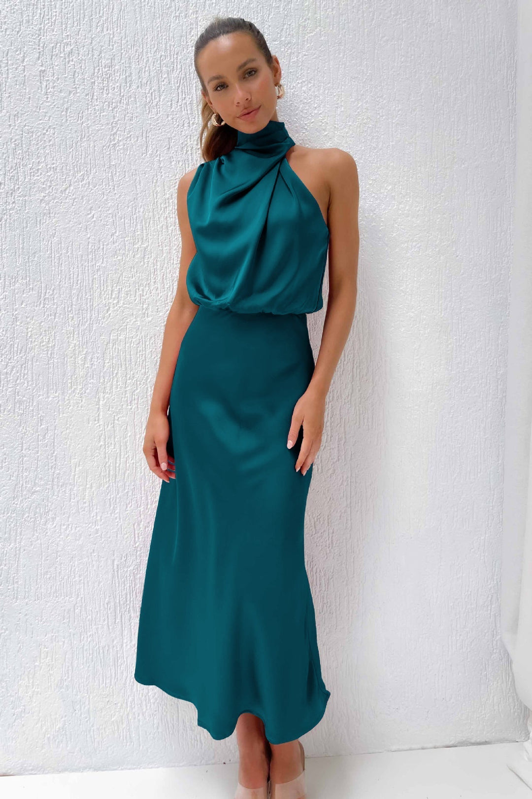 Damen Neckholder Sommerkleid, fließend und bequem, stilvoll für Strandhochzeiten oder Abendessen im Freien.