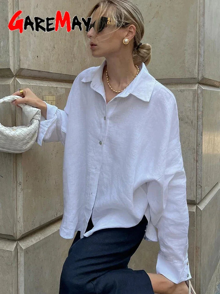 Elegante Damen Oversize Sommerbluse Violetta in Hellblau, luftig geschnitten mit Knopfleiste.