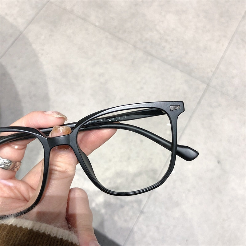 Unisex Modebrille für Kurzsichtige, Blaulichtfilter schützt vor Bildschirmbelastung, modern & klar.