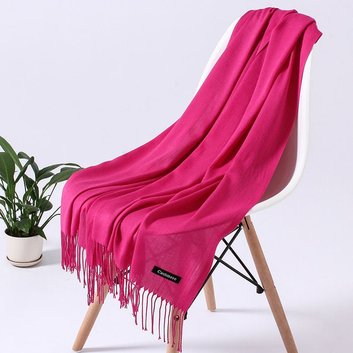 Vielseitiges Damen Halstuch, elegantes Design, ein stilvolles Modeaccessoire.