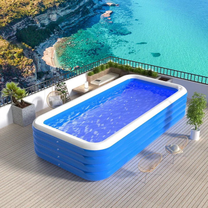 Detailansicht: Robuster, aufblasbarer Pool aus strapazierfähigem Material, ideal für sommerliche Entspannung im Freien.