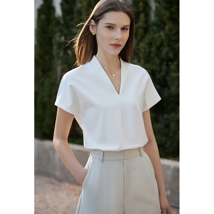 Damen Elegantes V-Ausschnitt T-Shirt für den Sommer, klassisch & bequem. Ideal für Freizeitmode.