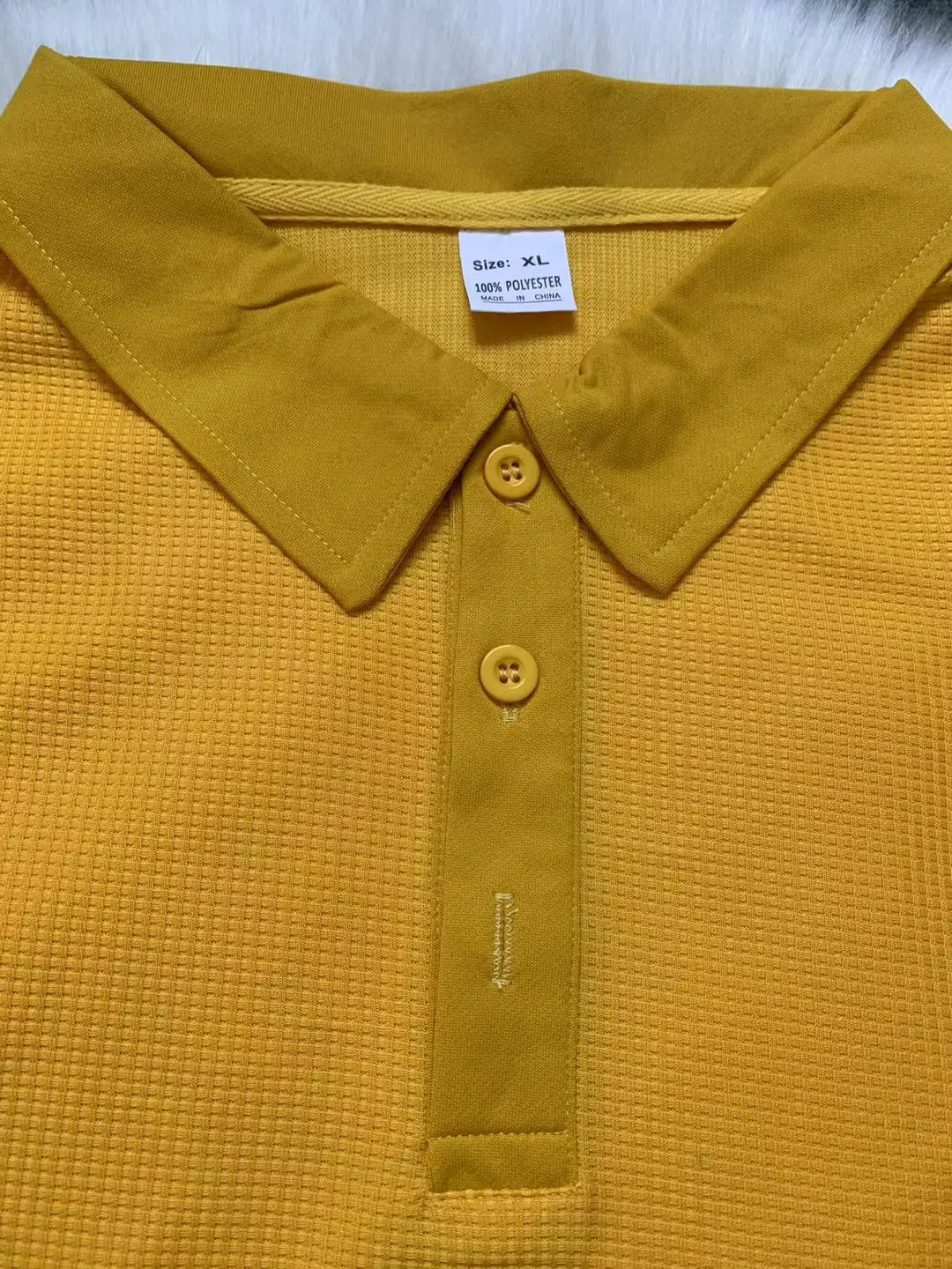 Gerade geschnittenes Herren Poloshirt Kurzarm mit Struktur. Perfekt für den Sommer-Casual-Style.