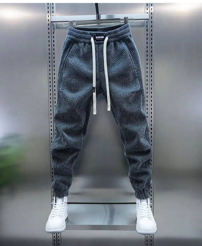 Gemütliche Herren Jogginghose grau, weiche Sweatpants mit elastischem Bund & Kordelzug für Sport & Freizeit.