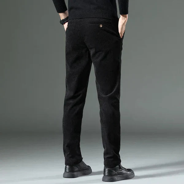 Komfortable Stretch-Cordhose für Herren, Slim Fit Chino für einen modernen und vielseitigen Look.