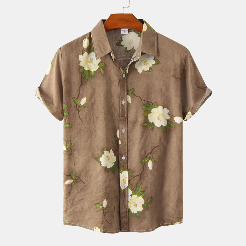 Modisches Herren Kurzarmhemd mit lebhaftem Blumenmuster. Atmungsaktives, figurbetontes Sommerhemd für Urlaub & Strand.