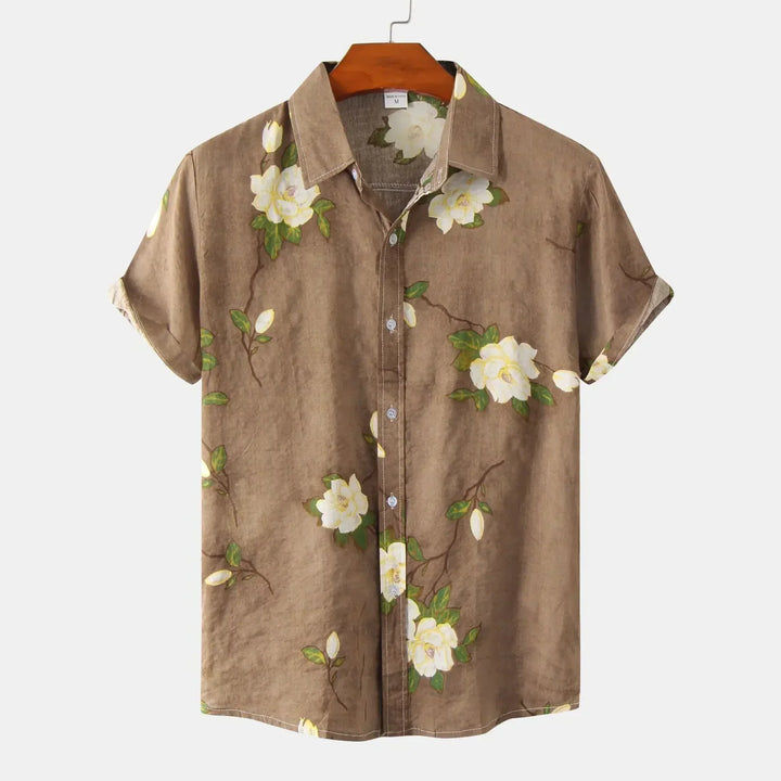 Modisches Herren Kurzarmhemd mit lebhaftem Blumenmuster. Atmungsaktives, figurbetontes Sommerhemd für Urlaub & Strand.