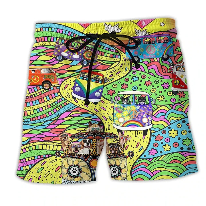 Zusammengelegte Herren Schwimmshorts mit einzigartigem Graffiti-Print auf hellem Hintergrund.