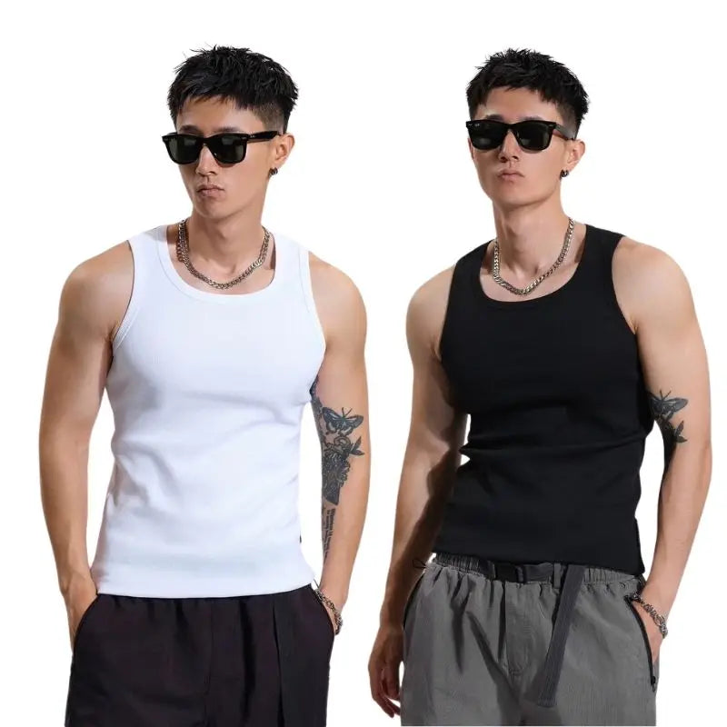 Herren ärmelloses Shirt mit Schlitzkragen für optimalen Sommerkomfort und Freizeit.