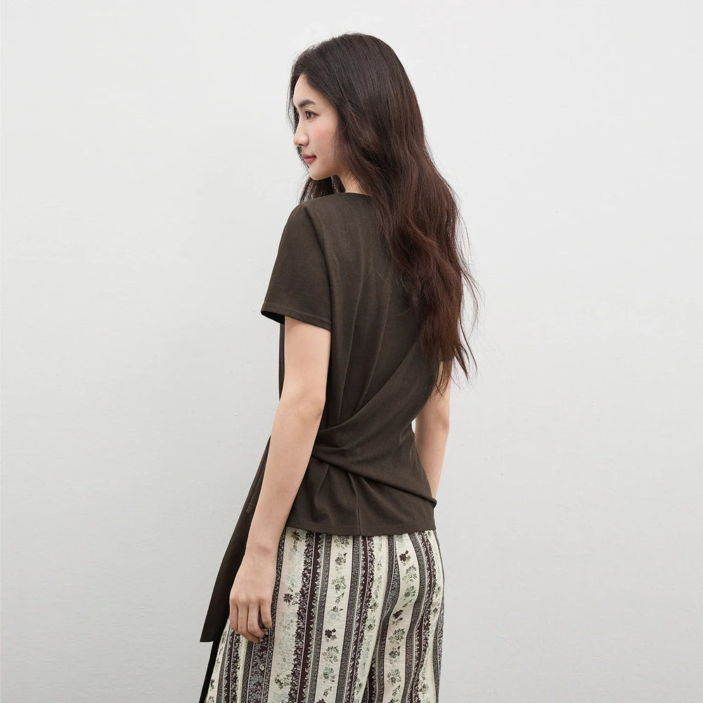 Stylisches Damen Kurzarmshirt mit modernem Wickeldetail & klassischem Rundhals.