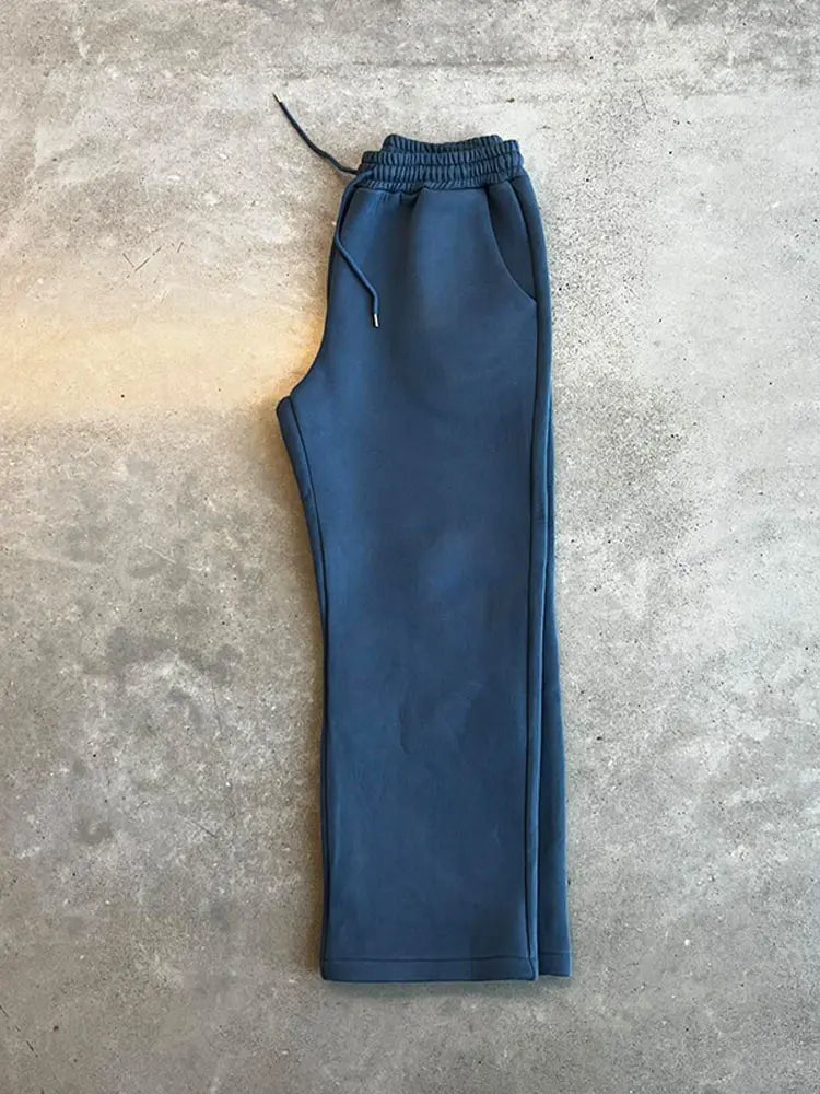 Komfortables Herren Zweiteiler-Set: Oversized Hoodie und Jogger für gemütliche Herbst- und Wintertage.