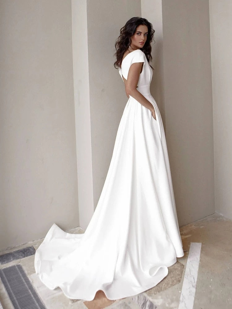 Modisches Damenkleid, perfekt als Alltagskleid oder schickes Abendkleid. Vielseitig und schmeichelhaft für Sommer.