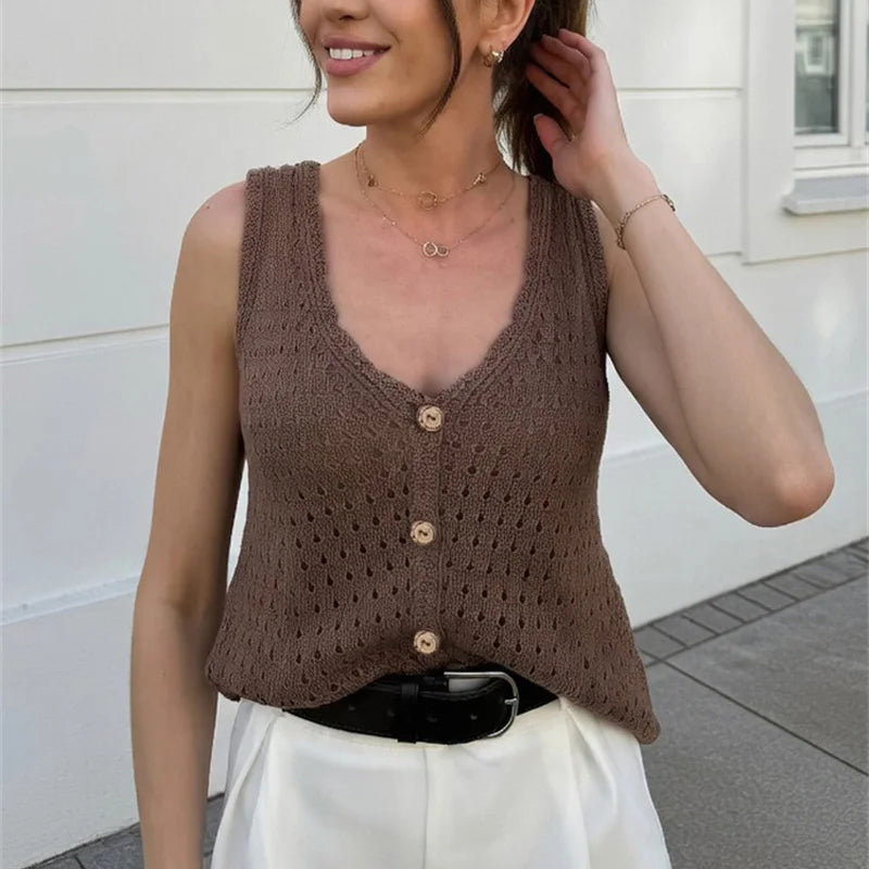 Sabine Damen Top: ärmelloses Oberteil mit eleganter Knopfleiste; lockere Passform für angenehmen Sommerkomfort.