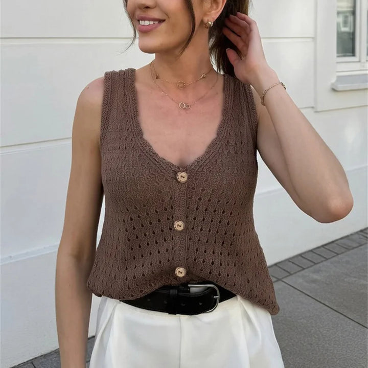 Sabine Damen Top: ärmelloses Oberteil mit eleganter Knopfleiste; lockere Passform für angenehmen Sommerkomfort.