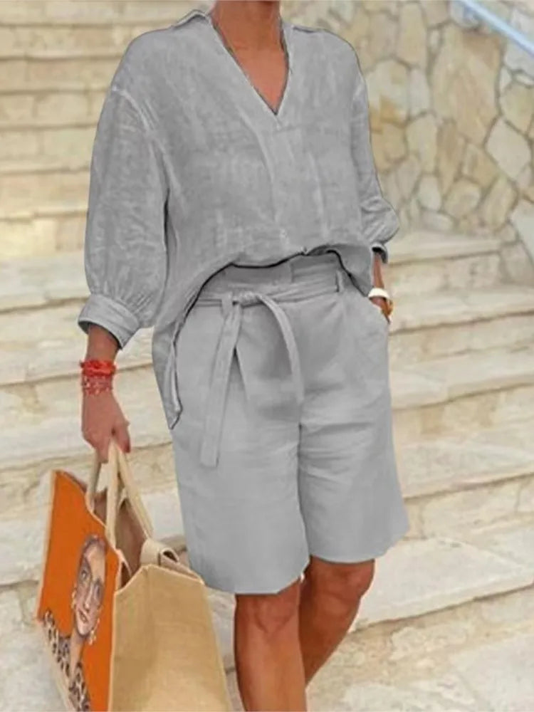Stylischer Damen Zweiteiler: Leinen Bluse & Shorts für einen lässig-eleganten Sommerlook. Sehr bequem.
