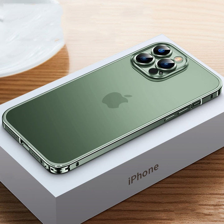 Aluminium iPhone Hülle in elegantem Grau, stoßfest, kratzfest und mit präzisem Kameraschutz ausgestattet.