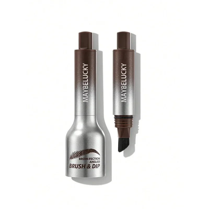 Hand hält wasserfesten Augenbrauenstift zur Definition der Augenbrauen. Hochwertige Make-up Kosmetik.