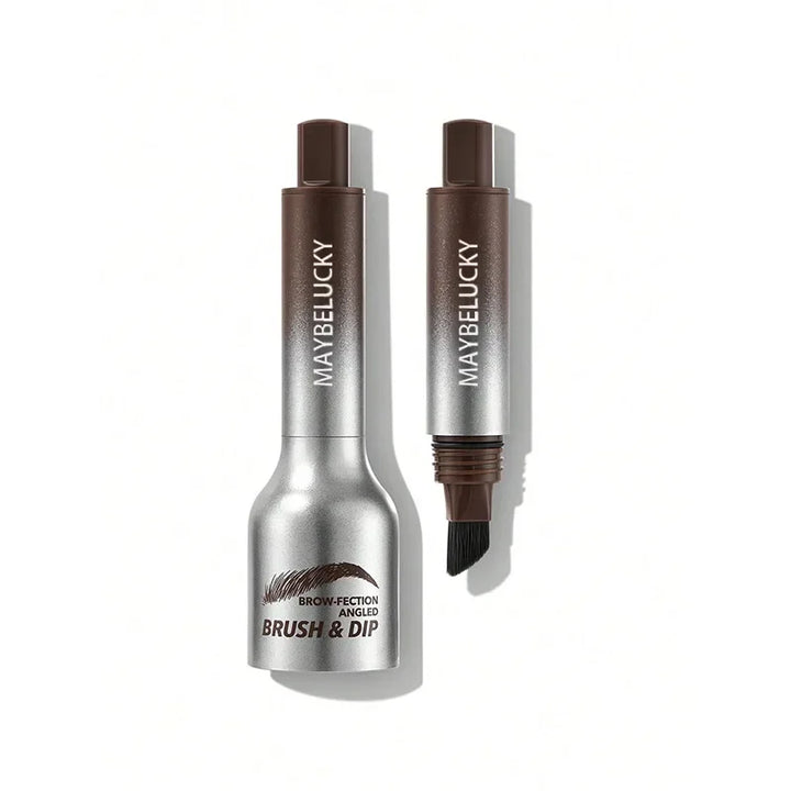 Hand hält wasserfesten Augenbrauenstift zur Definition der Augenbrauen. Hochwertige Make-up Kosmetik.