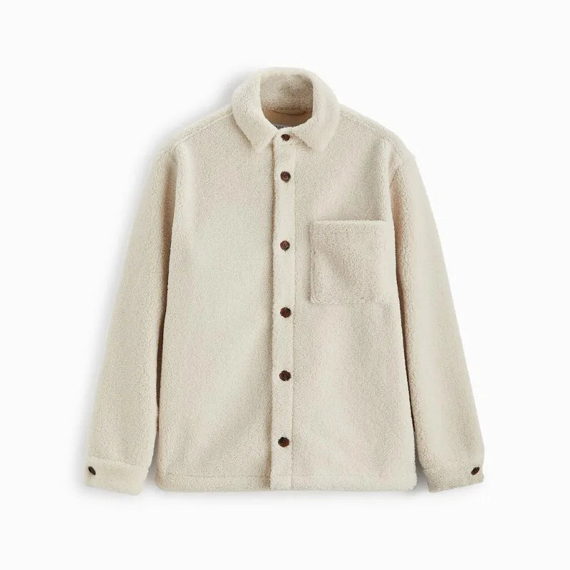 Herren Freizeitjacke im Teddy-Stil mit durchgehender Knopfleiste und Brusttasche für Komfort und Stil.