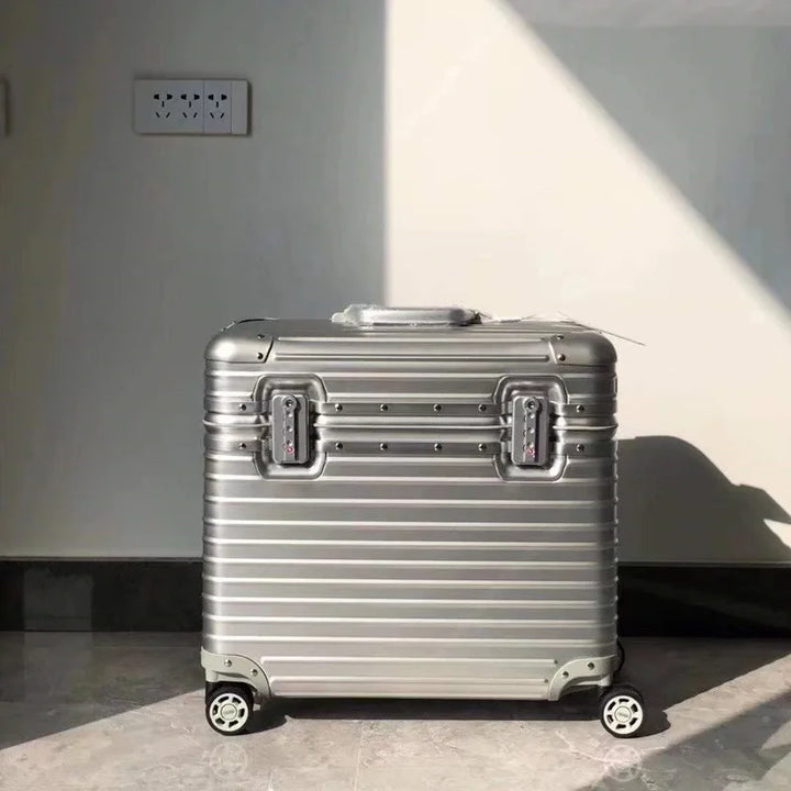 Sicherer Aluminium-Magnesium Reisekoffer Monaco mit extra robusten Ecken und modernem Design für Reisen.