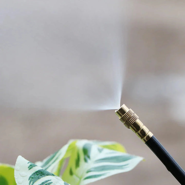 20m Bewässerungssystem mit feinen Düsen für optimale Pflanzenpflege im Garten & auf der Terrasse.