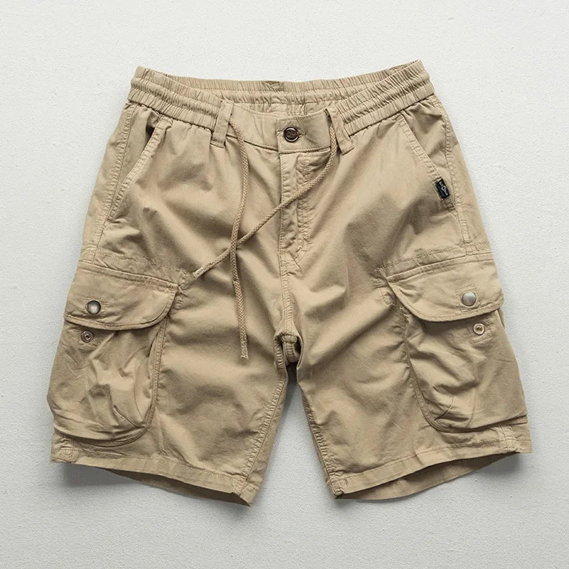 Herren-Cargoshorts mit Kordelzug, Relaxed Fit, in Schwarz. Bequeme Freizeit Shorts für den Sommer mit mehreren Taschen.