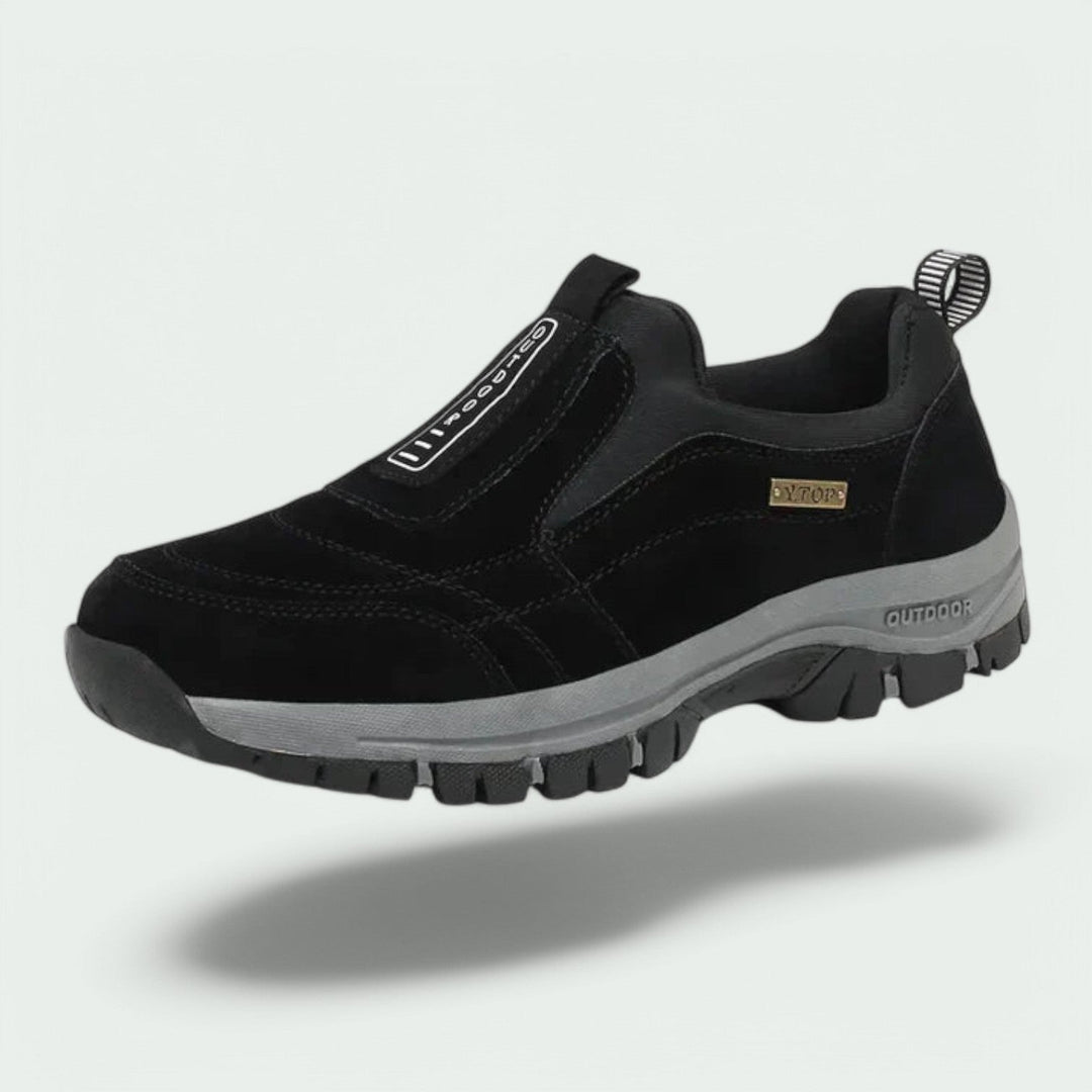 Robuste Herren Aktivschuhe, ideal für Wanderungen und Freizeit. Bieten Halt, Komfort und sind rutschfest.