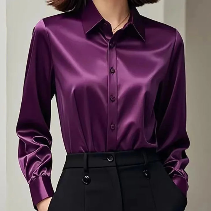 Elegante glänzende Damenbluse mit langen Ärmeln, Knopfleiste und Manschetten. Perfekt für Business & Freizeit.