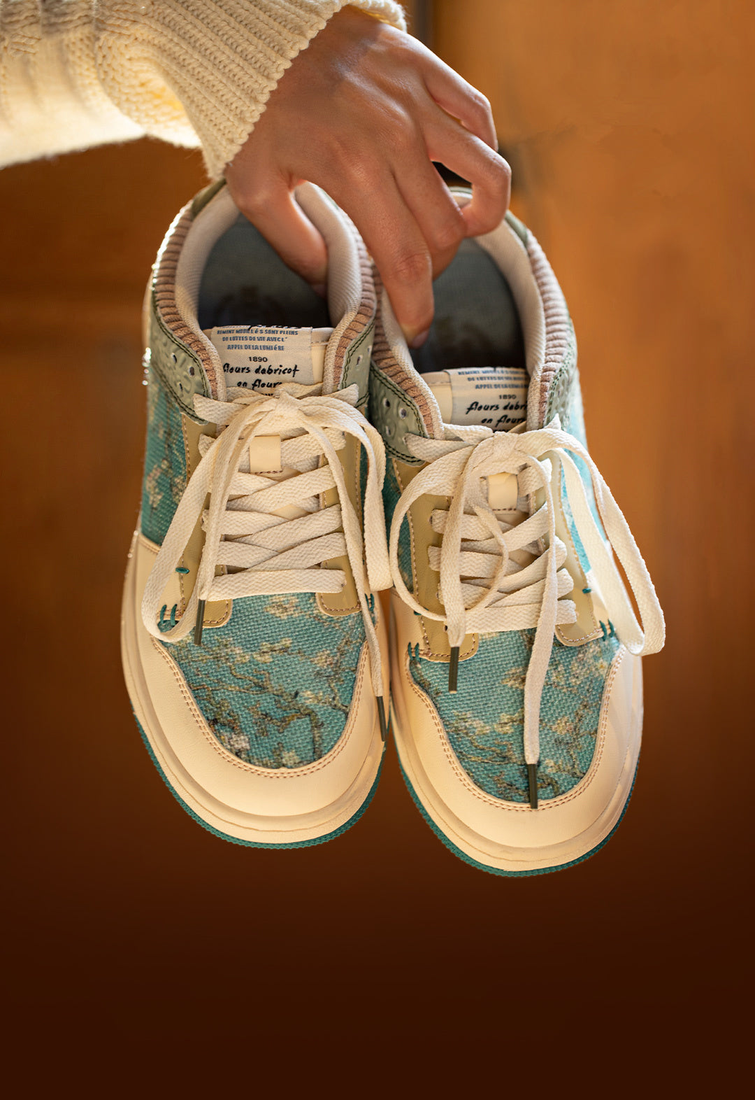 Bequeme Van Gogh Mandelblüten Kunst-Sneakers für Damen & Herren. Perfekte Sommer- und Freizeitschuhe mit Blumendesign.