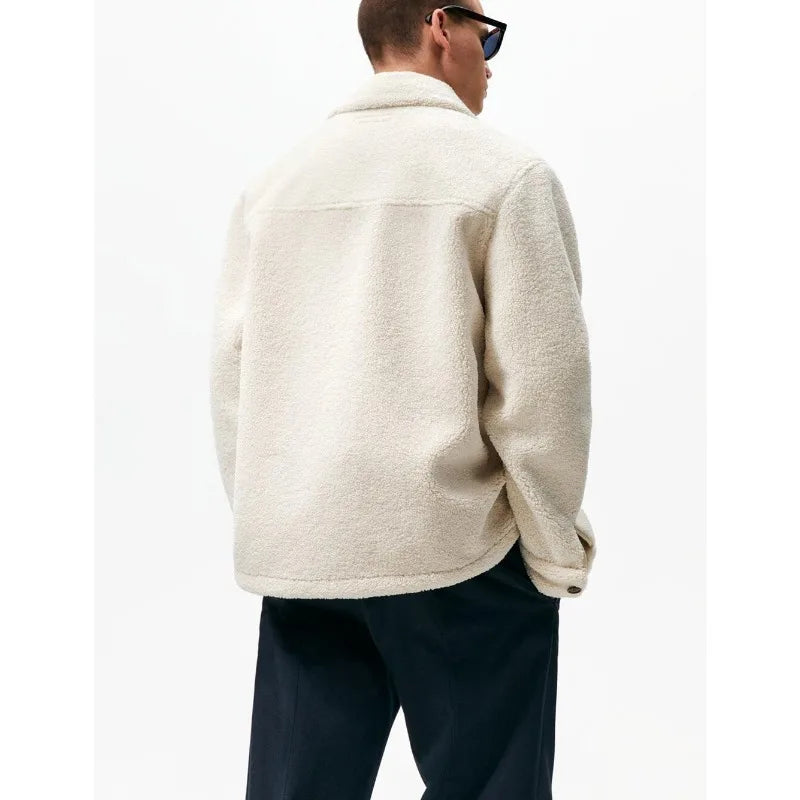 Bequeme Herren Teddyjacke als Oberbekleidung, saisonübergreifend, mit Knöpfen und praktischer Tasche.