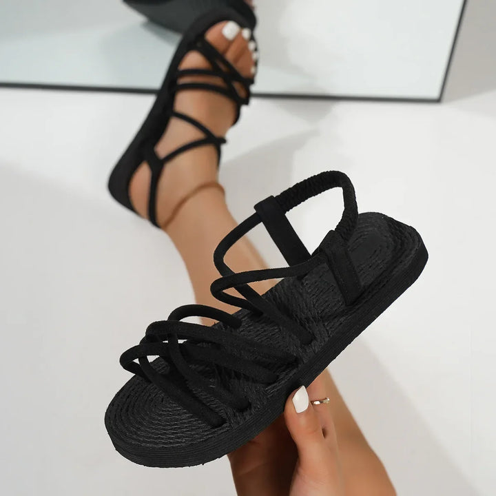 Detailansicht bequemer Damen Freizeitsandalen, zeigen das dämpfende Fußbett für angenehmen Tragekomfort im Sommer.